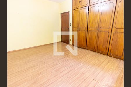 Casa à venda com 350m², 3 quartos e 4 vagasQuarto 2