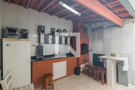 Casa à venda com 102m², 3 quartos e 2 vagas Casa à venda com 102m², 3 quartos e 2 vagasQuintal com Churrasqueira
