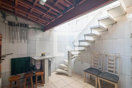 Casa à venda com 102m², 3 quartos e 2 vagas Casa à venda com 102m², 3 quartos e 2 vagasQuintal com Churrasqueira