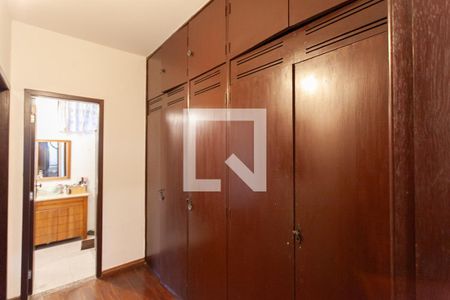 Casa à venda com 480m², 3 quartos e 4 vagasSuíte - Closet