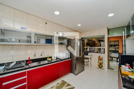 Casa à venda com 496m², 4 quartos e 3 vagas Casa à venda com 496m², 4 quartos e 3 vagasCozinha