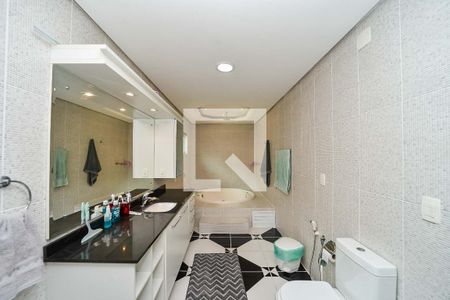 Casa à venda com 496m², 4 quartos e 3 vagas Casa à venda com 496m², 4 quartos e 3 vagasBanheiro da Suíte