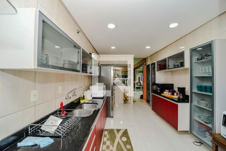 Casa à venda com 496m², 4 quartos e 3 vagas Casa à venda com 496m², 4 quartos e 3 vagasCozinha