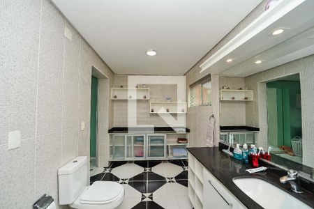 Casa à venda com 496m², 4 quartos e 3 vagas Casa à venda com 496m², 4 quartos e 3 vagasBanheiro da Suíte