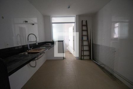 Apartamento para alugar com 348m², 4 quartos e 4 vagas Apartamento para alugar com 348m², 4 quartos e 4 vagasCozinha e Área de Serviço