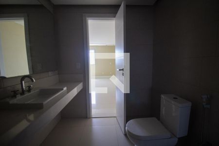 Apartamento para alugar com 348m², 4 quartos e 4 vagas Apartamento para alugar com 348m², 4 quartos e 4 vagasBanheiro da Suíte 3