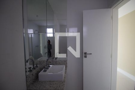 Apartamento para alugar com 348m², 4 quartos e 4 vagas Apartamento para alugar com 348m², 4 quartos e 4 vagasBanheiro da Suíte 1
