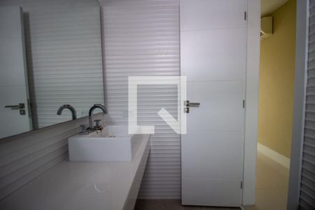 Apartamento para alugar com 348m², 4 quartos e 4 vagas Apartamento para alugar com 348m², 4 quartos e 4 vagasBanheiro da Suíte 4