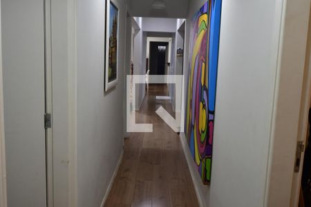 Casa à venda com 280m², 4 quartos e 3 vagasCorredor 