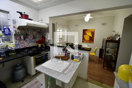 Casa à venda com 280m², 4 quartos e 3 vagasCozinha 