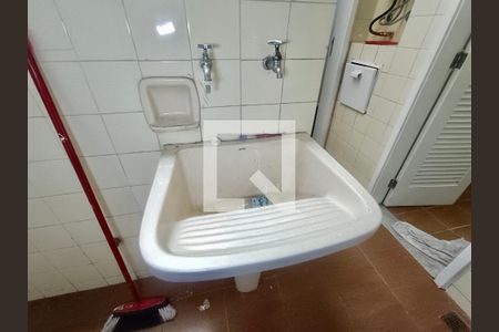 Apartamento à venda com 230m², 5 quartos e 3 vagas Apartamento à venda com 230m², 5 quartos e 3 vagasÁrea serviço