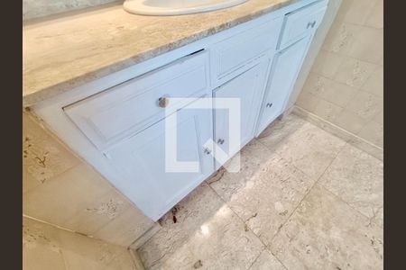 Apartamento à venda com 230m², 5 quartos e 3 vagas Apartamento à venda com 230m², 5 quartos e 3 vagasSuíte master banheiro