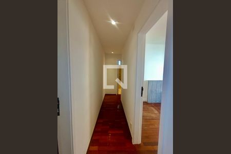 Apartamento à venda com 230m², 5 quartos e 3 vagas Apartamento à venda com 230m², 5 quartos e 3 vagasCorredor