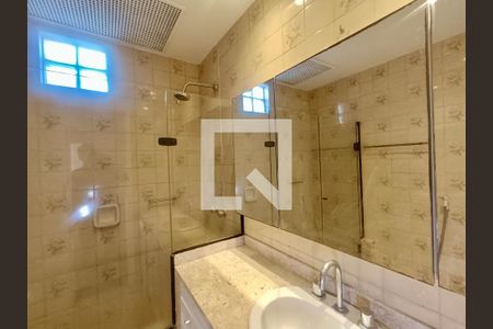 Apartamento à venda com 230m², 5 quartos e 3 vagas Apartamento à venda com 230m², 5 quartos e 3 vagasBanheiro social