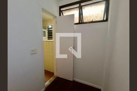 Apartamento à venda com 230m², 5 quartos e 3 vagas Apartamento à venda com 230m², 5 quartos e 3 vagasQuarto serviço