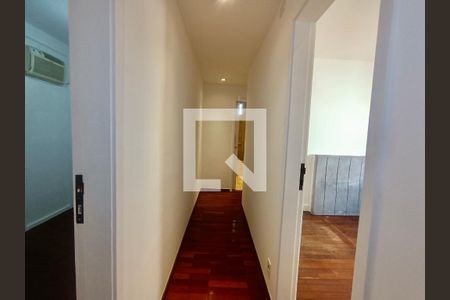 Apartamento à venda com 230m², 5 quartos e 3 vagas Apartamento à venda com 230m², 5 quartos e 3 vagasCorredor