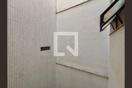 Apartamento à venda com 230m², 5 quartos e 3 vagas Apartamento à venda com 230m², 5 quartos e 3 vagasÁrea serviço vista