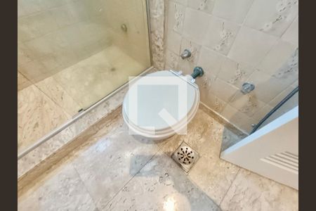 Apartamento à venda com 230m², 5 quartos e 3 vagas Apartamento à venda com 230m², 5 quartos e 3 vagasSuíte master banheiro