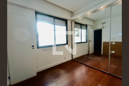 Apartamento à venda com 230m², 5 quartos e 3 vagas Apartamento à venda com 230m², 5 quartos e 3 vagasQuarto 1