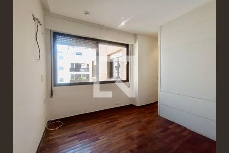 Apartamento à venda com 230m², 5 quartos e 3 vagas Apartamento à venda com 230m², 5 quartos e 3 vagasSuíte master