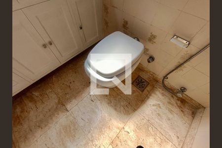 Apartamento à venda com 230m², 5 quartos e 3 vagas Apartamento à venda com 230m², 5 quartos e 3 vagasSuíte banheiro