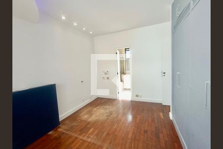 Apartamento à venda com 230m², 5 quartos e 3 vagas Apartamento à venda com 230m², 5 quartos e 3 vagasSuíte