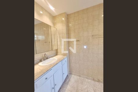 Apartamento à venda com 230m², 5 quartos e 3 vagas Apartamento à venda com 230m², 5 quartos e 3 vagasSuíte master banheiro