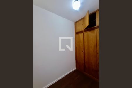 Apartamento à venda com 230m², 5 quartos e 3 vagas Apartamento à venda com 230m², 5 quartos e 3 vagasQuarto serviço