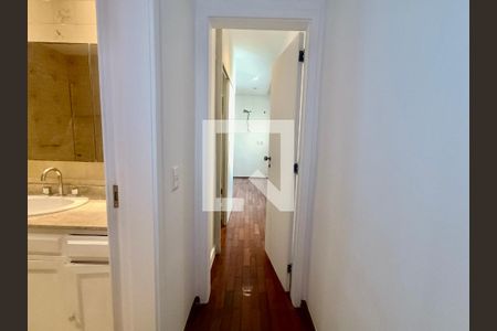 Apartamento à venda com 230m², 5 quartos e 3 vagas Apartamento à venda com 230m², 5 quartos e 3 vagasCorredor