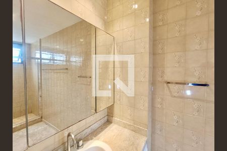 Apartamento à venda com 230m², 5 quartos e 3 vagas Apartamento à venda com 230m², 5 quartos e 3 vagasSuíte master banheiro