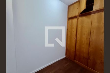 Apartamento à venda com 230m², 5 quartos e 3 vagas Apartamento à venda com 230m², 5 quartos e 3 vagasQuarto serviço