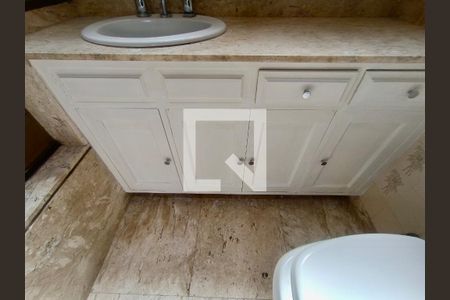 Apartamento à venda com 230m², 5 quartos e 3 vagas Apartamento à venda com 230m², 5 quartos e 3 vagasSuíte banheiro