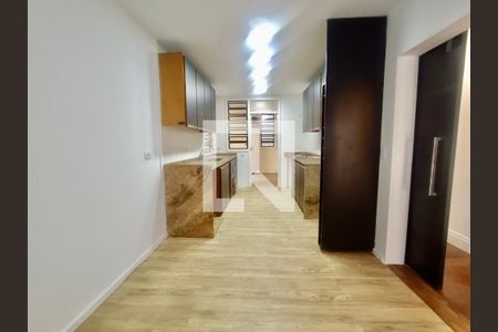 Apartamento à venda com 230m², 5 quartos e 3 vagas Apartamento à venda com 230m², 5 quartos e 3 vagasCopa Cozinha