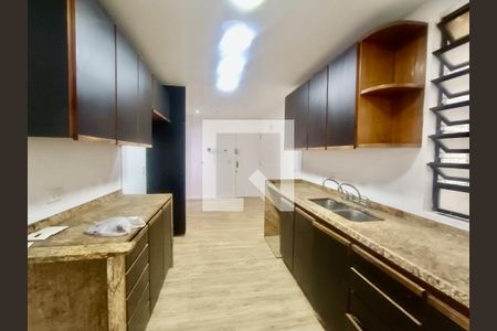Apartamento à venda com 230m², 5 quartos e 3 vagas Apartamento à venda com 230m², 5 quartos e 3 vagasCopa Cozinha