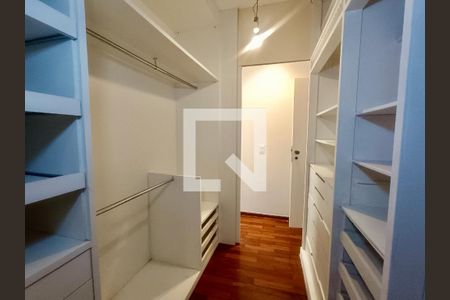 Apartamento à venda com 230m², 5 quartos e 3 vagas Apartamento à venda com 230m², 5 quartos e 3 vagasSuíte master closet