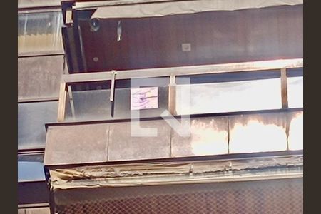 Apartamento à venda com 230m², 5 quartos e 3 vagas Apartamento à venda com 230m², 5 quartos e 3 vagasFachada com cartaz QA na janela