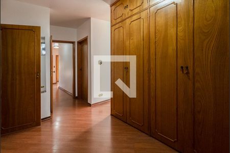 Casa à venda com 470m², 3 quartos e 4 vagasCloset Suíte