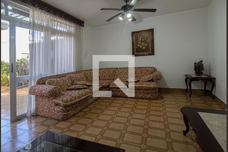 Casa à venda com 470m², 3 quartos e 4 vagasSalão de Festas - Sala