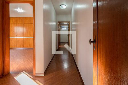 Casa à venda com 470m², 3 quartos e 4 vagasCorredor