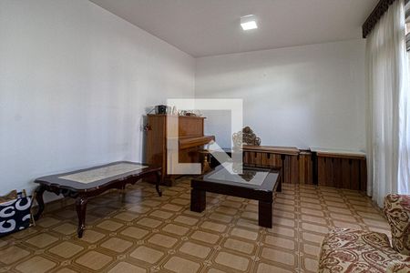 Casa à venda com 470m², 3 quartos e 4 vagasSalão de Festas - Sala