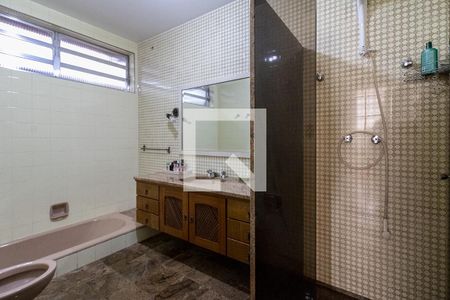 Casa à venda com 470m², 3 quartos e 4 vagasBanheiro Suíte