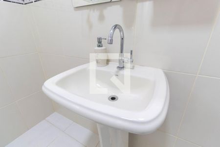 Casa à venda com 250m², 3 quartos e 2 vagas Casa à venda com 250m², 3 quartos e 2 vagasBanheiro 2