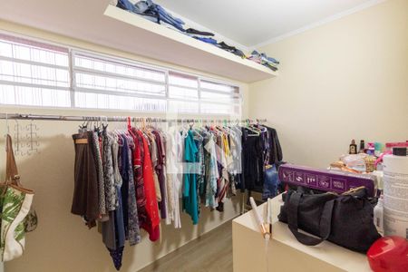 Casa à venda com 250m², 3 quartos e 2 vagas Casa à venda com 250m², 3 quartos e 2 vagasCloset da suíte
