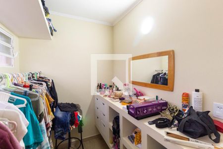 Casa à venda com 250m², 3 quartos e 2 vagas Casa à venda com 250m², 3 quartos e 2 vagasCloset da suíte