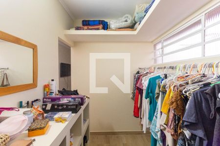 Casa à venda com 250m², 3 quartos e 2 vagas Casa à venda com 250m², 3 quartos e 2 vagasCloset da suíte