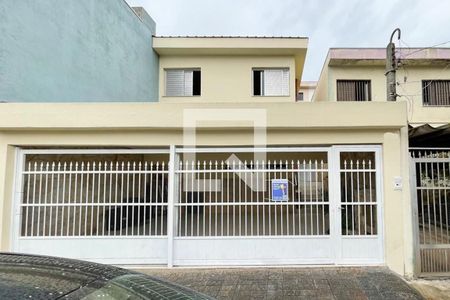 Casa à venda com 160m², 3 quartos e 3 vagas Casa à venda com 160m², 3 quartos e 3 vagasFachada