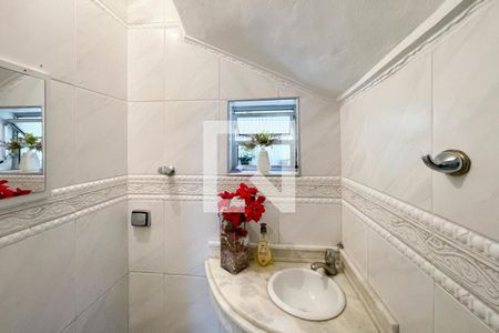 Casa à venda com 160m², 3 quartos e 3 vagas Casa à venda com 160m², 3 quartos e 3 vagasLavabo