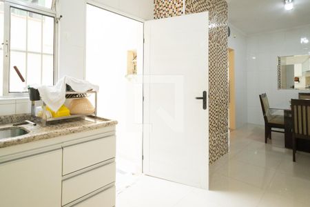 Casa à venda com 160m², 3 quartos e 3 vagas Casa à venda com 160m², 3 quartos e 3 vagasCozinha