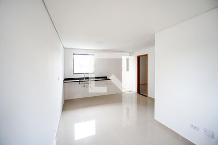Sala e cozinha de apartamento para alugar com 2 quartos, 40m² em Chácara Seis de Outubro, São Paulo