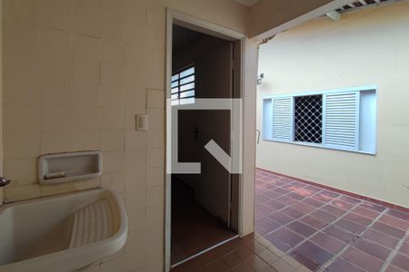 Casa à venda com 194m², 4 quartos e 2 vagas Casa à venda com 194m², 4 quartos e 2 vagasÁrea de Serviço